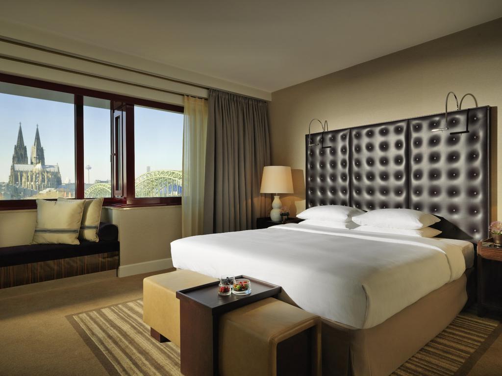 Executive Suite,130191857:JPEG